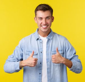 This image has an empty alt attribute; its file name is e-MIKEY-handsome-smiling-blond-man-showing-thumbs-up-encourage-person-rooting-you-pleased-guy-recommending-product-leave-positive-feedback-like-approve-service-yellow-background.jpg